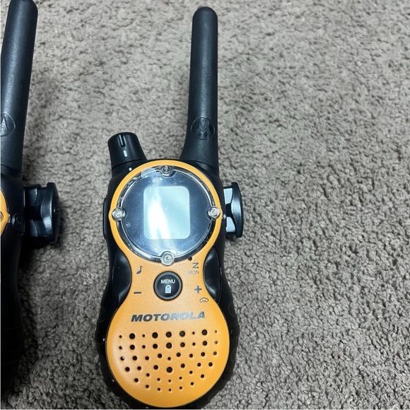 Motorola TALKABOUT T8500 Two Way Radios With Charger And Two Xtra faces set of 2 - Picture 4 of 13